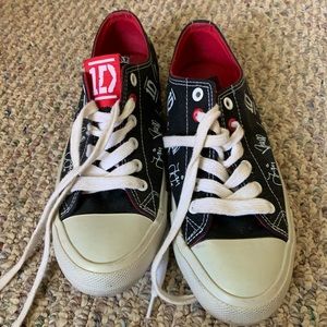 1 Direction Converse